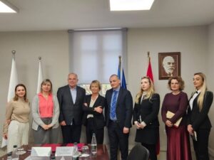 Kontrolli i Lartë i Shtetit nënshkruan marrëveshje bashkëpunimi me Institutin për Demokraci dhe Ndërmjetësim
