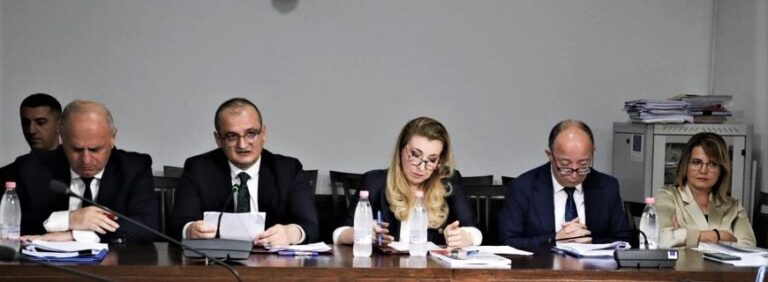 Kryetari i KLSH-së, z. Arben Shehu, gjatë prezantimit të Raportit të Performancës 2022 në Komisionin për Ekonominë dhe Financat, 05.07.2023