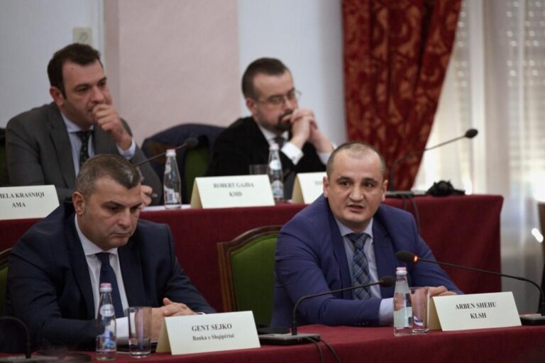 Kryetari i KLSH-së, z. Arben Shehu, në takimin vjetor të drejtuesve të institucioneve të pavarura me Kryetaren e Kuvendit të Shqipërisë, znj. Lindita Nikolla, 15.12.2021