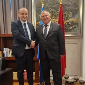 Kryetari i KLSH-së, z. Arben Shehu pret në një vizitë pune Auditorin e Përgjithshëm të Zyrës Shtetërore të Auditimit të Maqedonisë së Veriut, z. Maksim Acevski dhe Këshilltarin e Lartë të SIGMA-s, z. Alastair Swarbrick