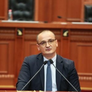 Kryetari i Kontrollit të Lartë të Shtetit raporton në seancën plenare të Kuvendit të Shqipërisë mbi Raportin e Performancës së KLSH-së për vitin 2022