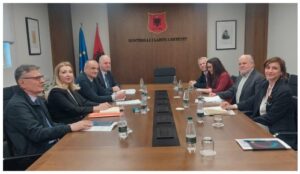 Kryetari i Kontrollit të Lartë të Shtetit zhvillon një takim me përfaqësuesit dhe ekspertët e Institutit Kombëtar Demokratik NDI