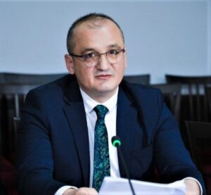 Kryetari i Kontrollit të Lartë të Shtetit z. Arben Shehu paraqet në Komisionin për Ekonominë dhe Financat Raportin e Performancës 2022 të KLSH-së