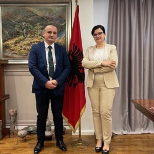 Kryetari i KLSH-së, z. Arben Shehu zhvillon një takim me Drejtoreshën Ekzekutive të Komitetit Shqiptar të Helsinkit, znj. Erida Skëndaj