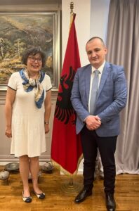 Kryetari i KLSH-së z. Arben Shehu zhvillon një takim me znj. Florence Dobelle, shefe e shërbimit rajonal ekonomik për rajonin e Ballkanit