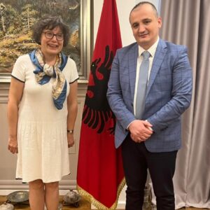 Kryetari i KLSH-së z. Arben Shehu zhvillon një takim me znj. Florence Dobelle, shefe e shërbimit rajonal ekonomik për rajonin e Ballkanit