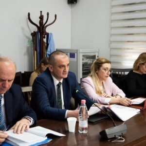 Kryetari i Kontrollit të Lartë të Shtetit z. Arben Shehu paraqet në Komisionin për Ekonominë dhe Financat Raportin e Performancës 2021 të KLSH-së