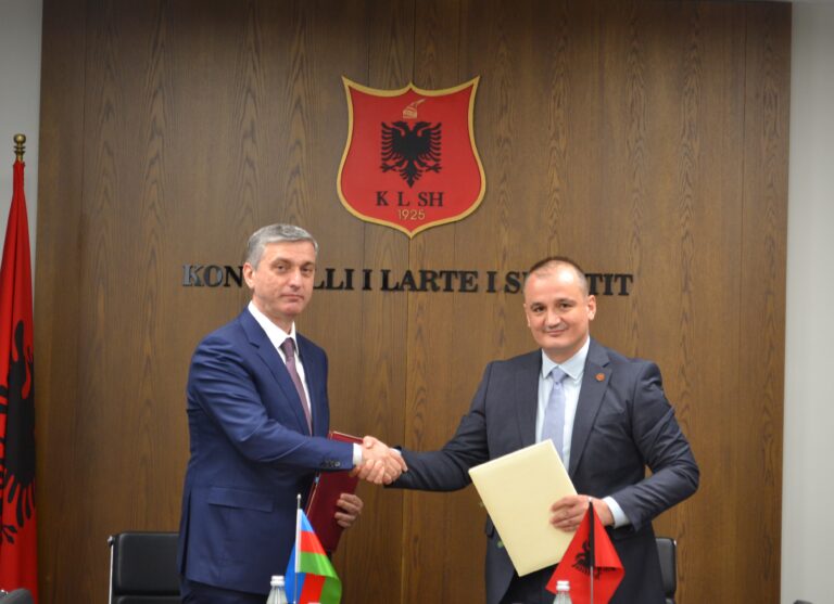Kryetari i KLSH-së, z. Arben Shehu, nënshkruan Memorandum Mirëkuptimi për bashkëpunim me Kryetarin e Dhomës së Llogarive të Republikës së Azerbajxhanit, z. Vugar Gulmammadov