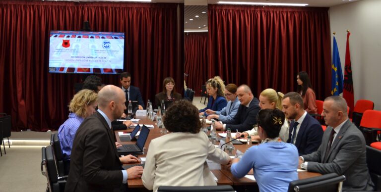 Kryetari i Kontrollit të Lartë të Shtetit dhe përfaqësues të KLSH-së presin në takim delegacionin e Fondit Monetar Ndërkombëtar