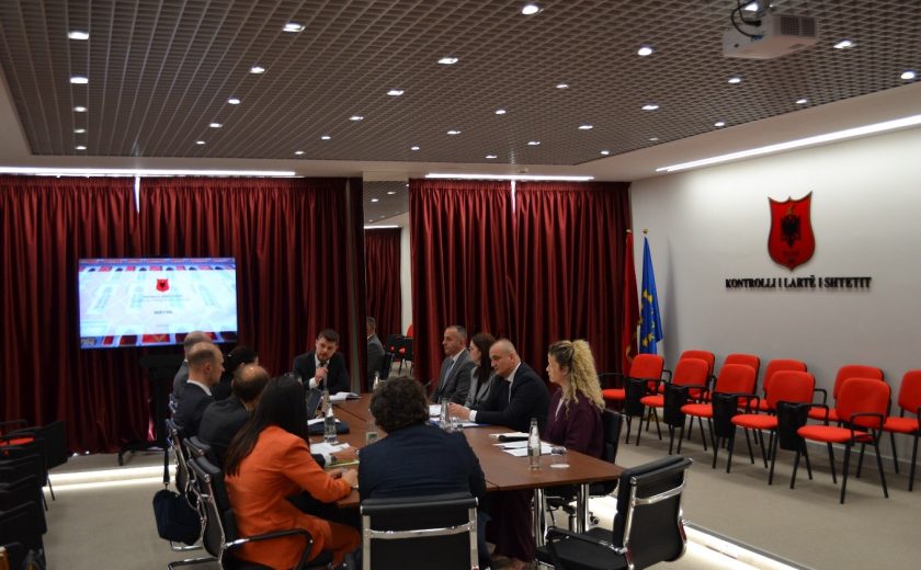 Kryetari i KLSH-së, z. Arben Shehu, pret në takim delegacionin e Komisionit të Venecias
