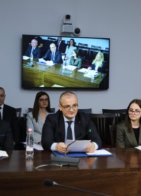 Kryetari i KLSH-së, z. Arben Shehu paraqet “Raportin e veprimtarisë vjetore 2025” në Komisionin për Ekonominë, Punësimin dhe Financat