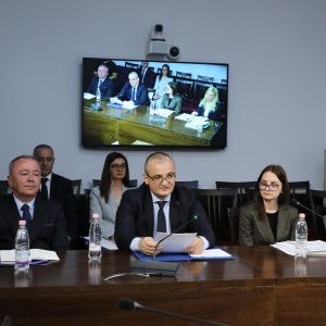 Kryetari i KLSH-së, z. Arben Shehu paraqet “Raportin e veprimtarisë vjetore 2025” në Komisionin për Ekonominë, Punësimin dhe Financat