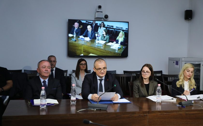 Kryetari i KLSH-së, z. Arben Shehu paraqet “Raportin e veprimtarisë vjetore 2025” në Komisionin për Ekonominë, Punësimin dhe Financat